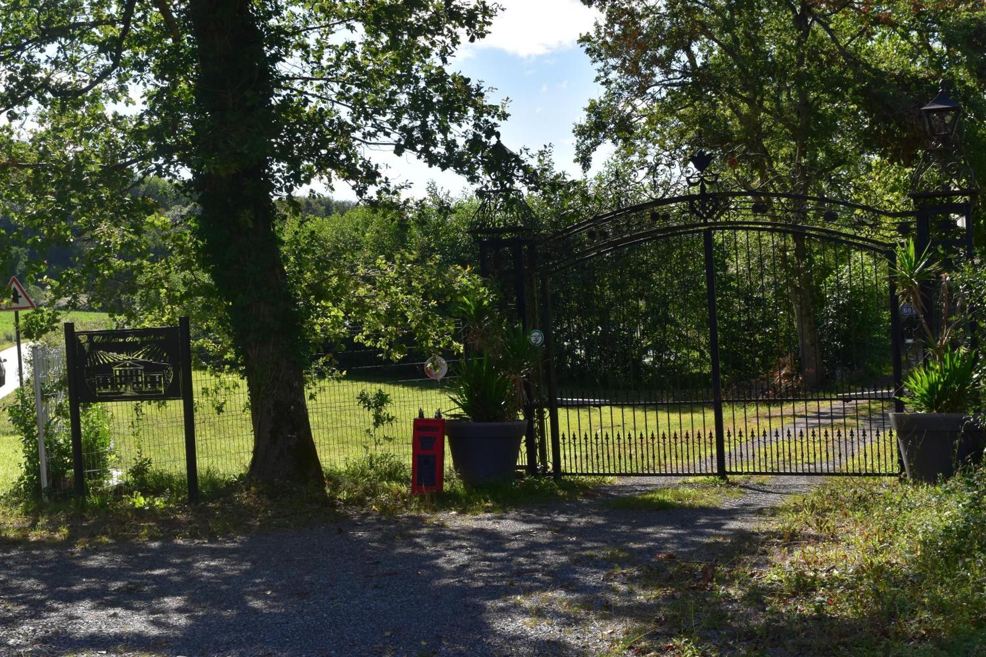 Chateau Roquehort Avec Ev Recharge Point 22Kw Monein Екстер'єр фото